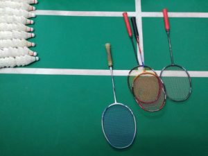 Différences grip et surgrip badminton